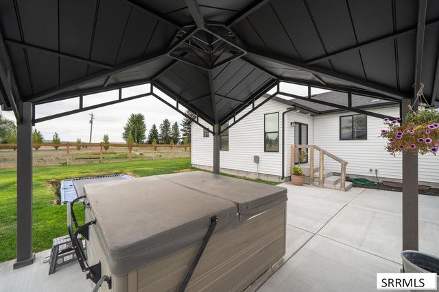 954 E 1100 N, Shelley, ID 83274