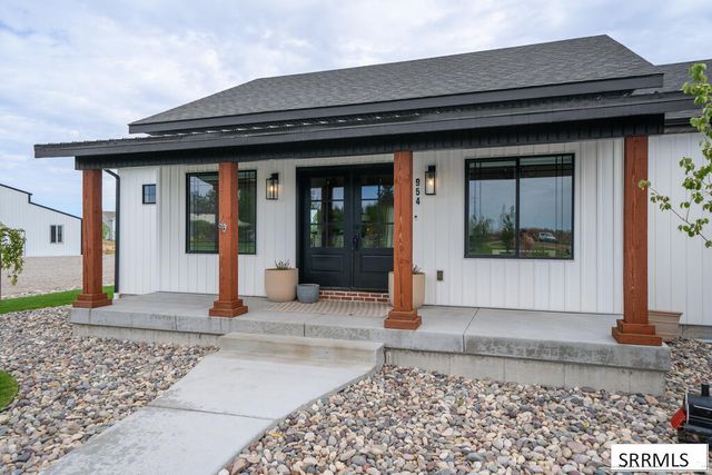954 E 1100 N, Shelley, ID 83274