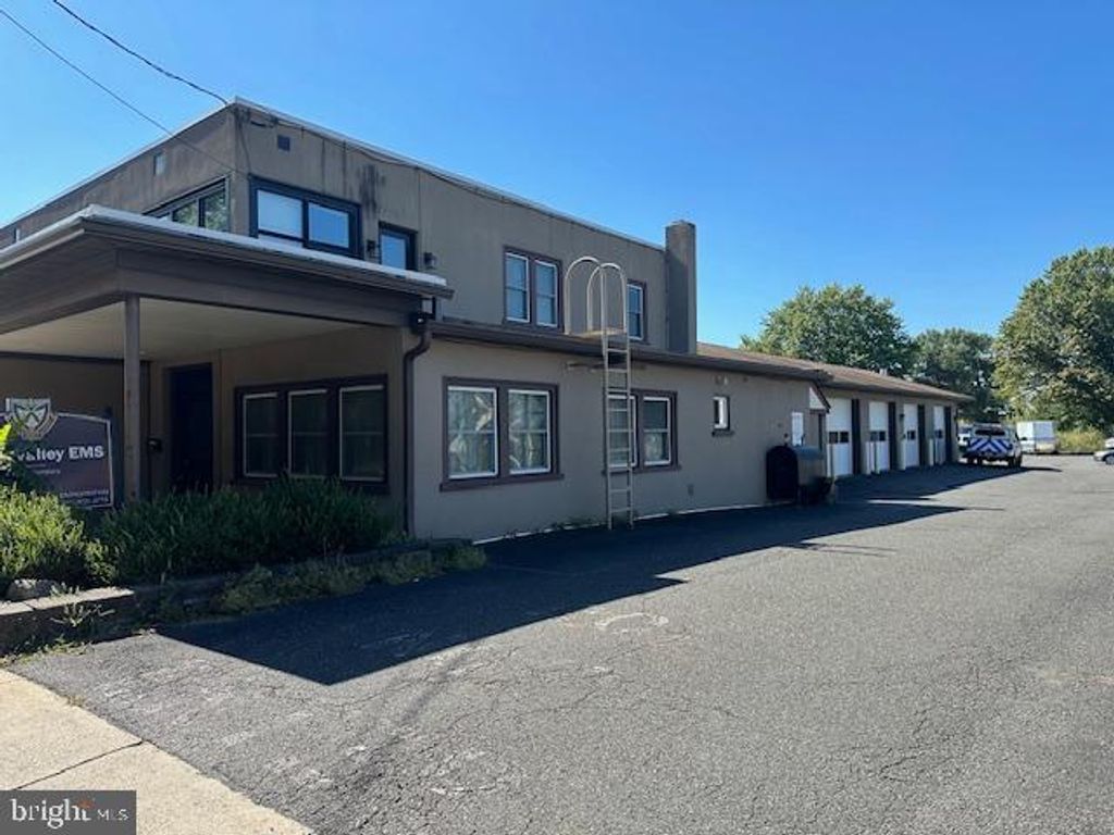 223 W RELIANCE RD, Telford, PA 18969