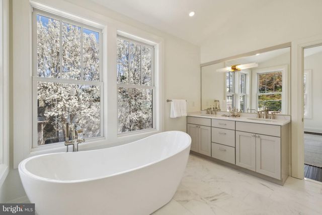 5115 42ND ST NW, Washington, DC 20016