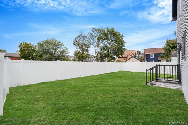 27 Elizabeth Court, Hempstead, NY 11550