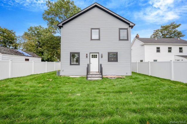 27 Elizabeth Court, Hempstead, NY 11550