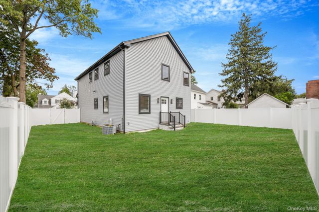 27 Elizabeth Court, Hempstead, NY 11550