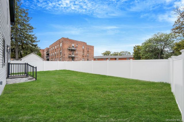 27 Elizabeth Court, Hempstead, NY 11550