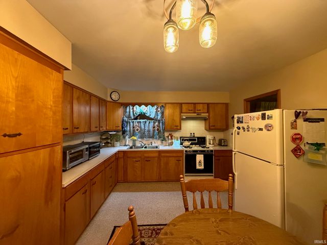 121 N Market Street, Francesville, IN 47946