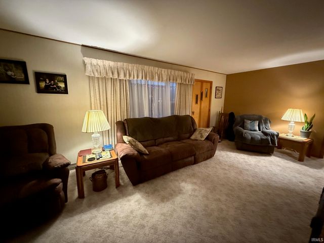 121 N Market Street, Francesville, IN 47946