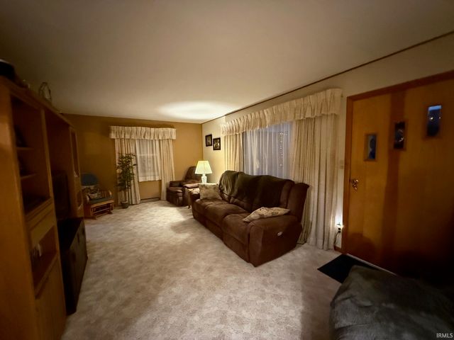 121 N Market Street, Francesville, IN 47946