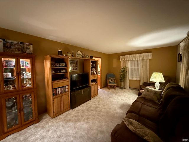 121 N Market Street, Francesville, IN 47946