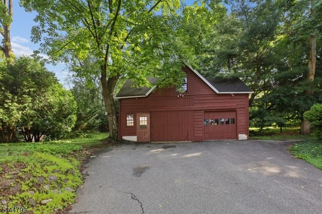 105 Harrison Ave, Roseland Boro, NJ 07068
