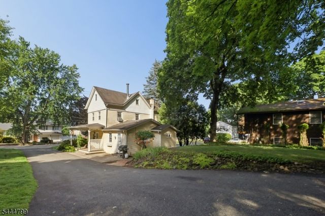 105 Harrison Ave, Roseland Boro, NJ 07068