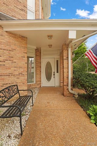 11920 Old Ballas Road 205, Creve Coeur, MO 63141