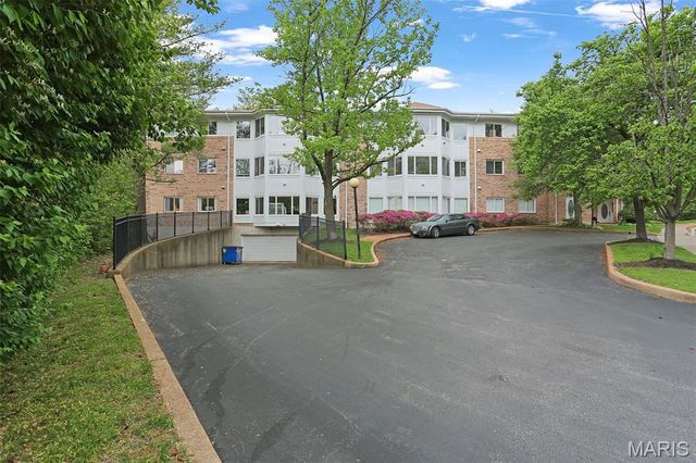 11920 Old Ballas Road 205, Creve Coeur, MO 63141