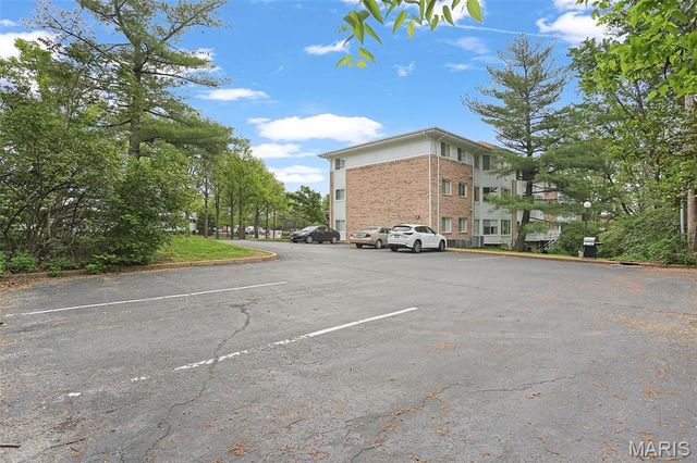 11920 Old Ballas Road 205, Creve Coeur, MO 63141