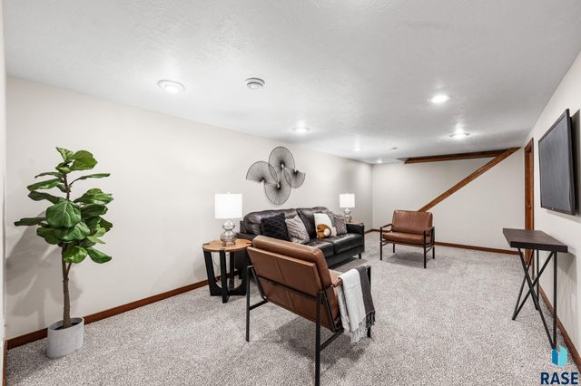 217 N Needles Dr Drive, Brandon, SD 57005
