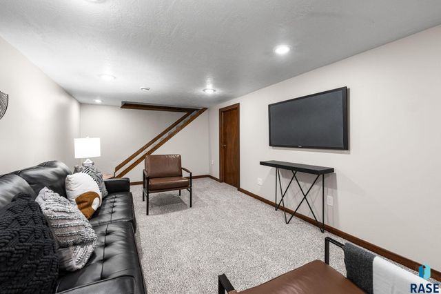 217 N Needles Dr Drive, Brandon, SD 57005