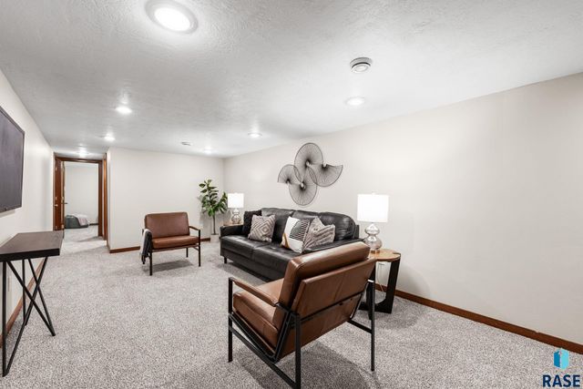217 N Needles Dr Drive, Brandon, SD 57005