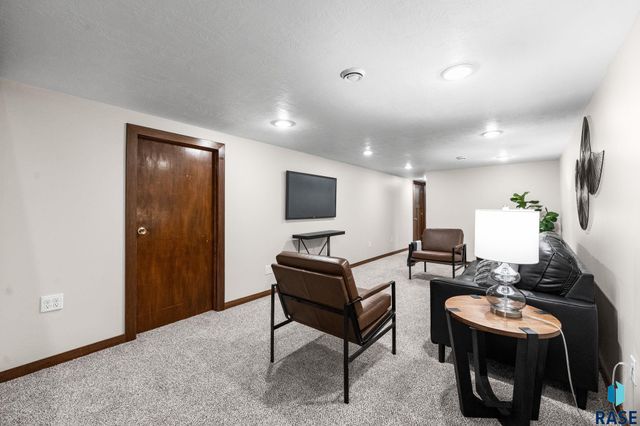 217 N Needles Dr Drive, Brandon, SD 57005
