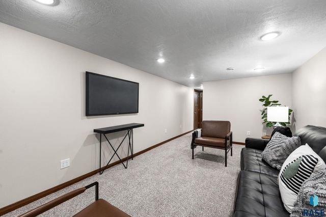 217 N Needles Dr Drive, Brandon, SD 57005