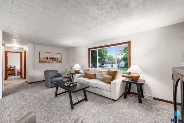 217 N Needles Dr Drive, Brandon, SD 57005