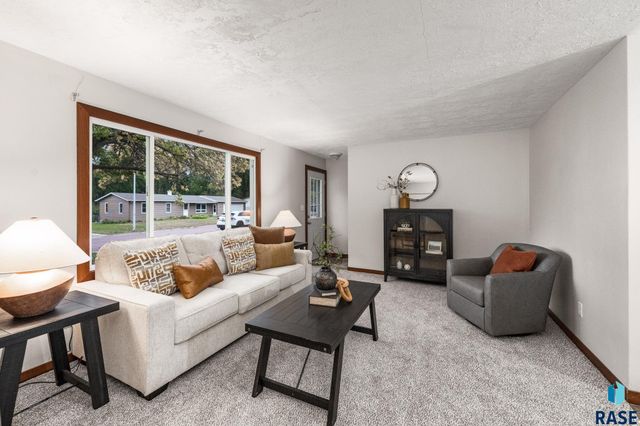 217 N Needles Dr Drive, Brandon, SD 57005