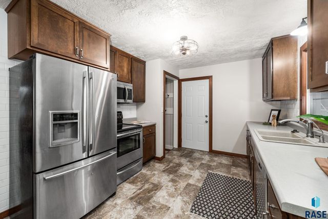 217 N Needles Dr Drive, Brandon, SD 57005