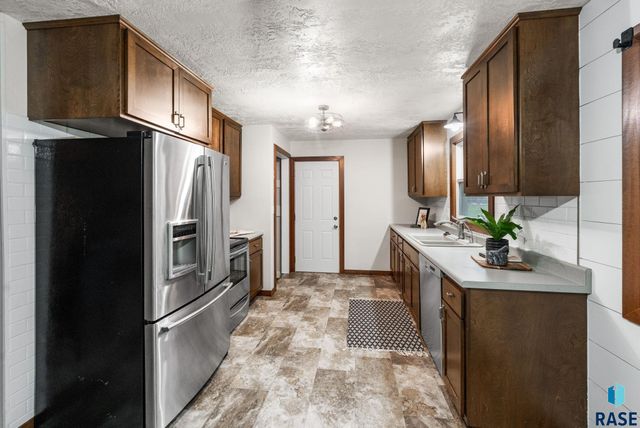217 N Needles Dr Drive, Brandon, SD 57005