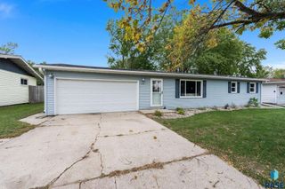217 N Needles Dr Drive, Brandon, SD 57005