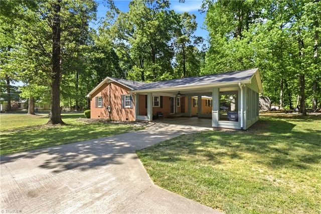 504 N Greenbriar Street, Liberty, NC 27298