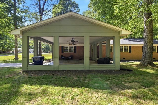 504 N Greenbriar Street, Liberty, NC 27298