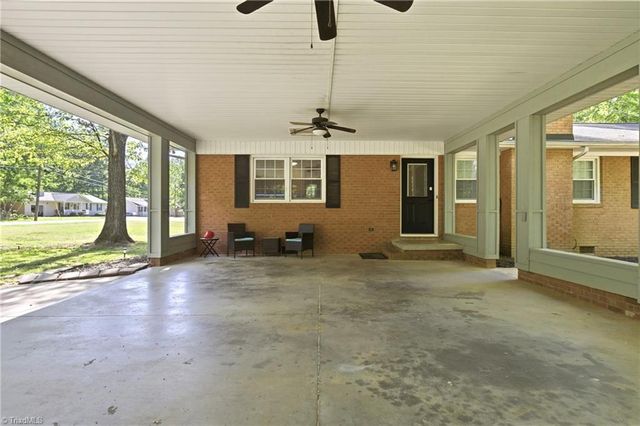 504 N Greenbriar Street, Liberty, NC 27298