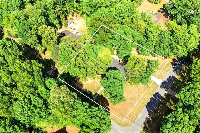 504 N Greenbriar Street, Liberty, NC 27298