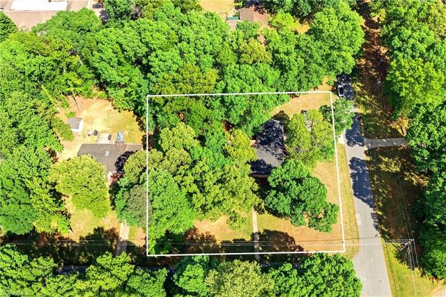 504 N Greenbriar Street, Liberty, NC 27298