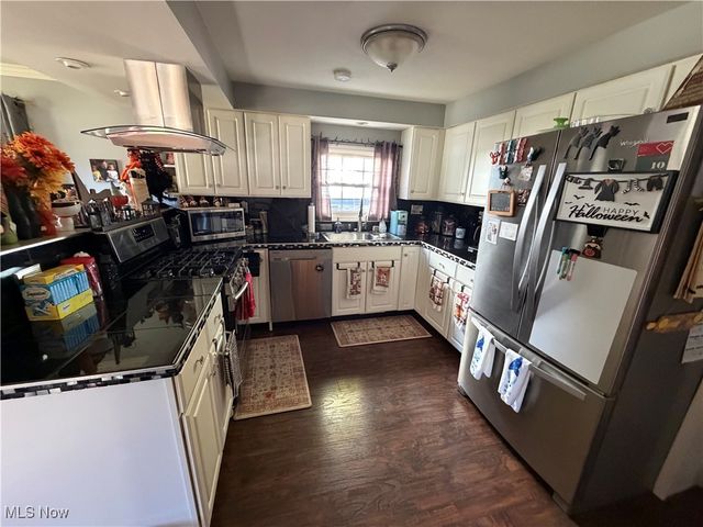 147 Courtland, Eastlake, OH 44095