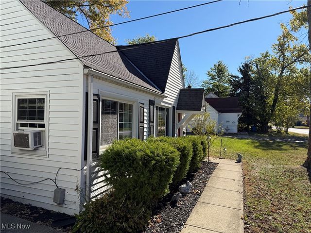 147 Courtland, Eastlake, OH 44095