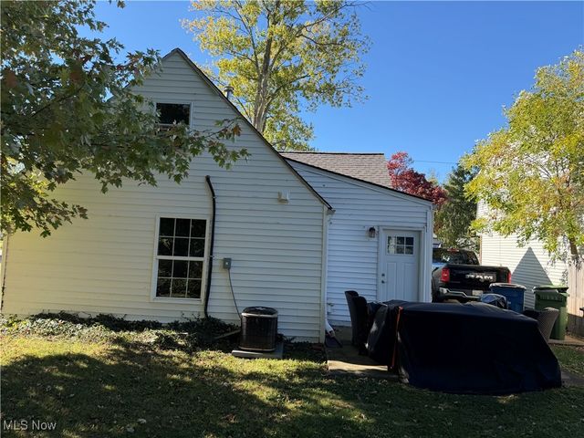 147 Courtland, Eastlake, OH 44095