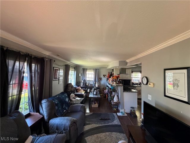 147 Courtland, Eastlake, OH 44095