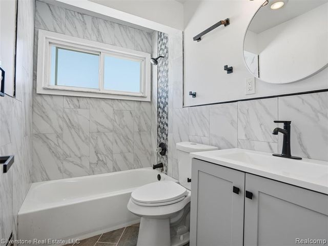 24614 Tuscany Avenue, Eastpointe, MI 48021