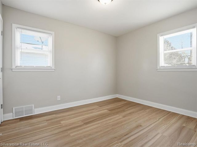 24614 Tuscany Avenue, Eastpointe, MI 48021