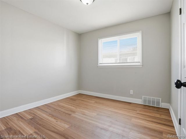 24614 Tuscany Avenue, Eastpointe, MI 48021