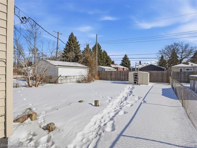 24614 Tuscany Avenue, Eastpointe, MI 48021