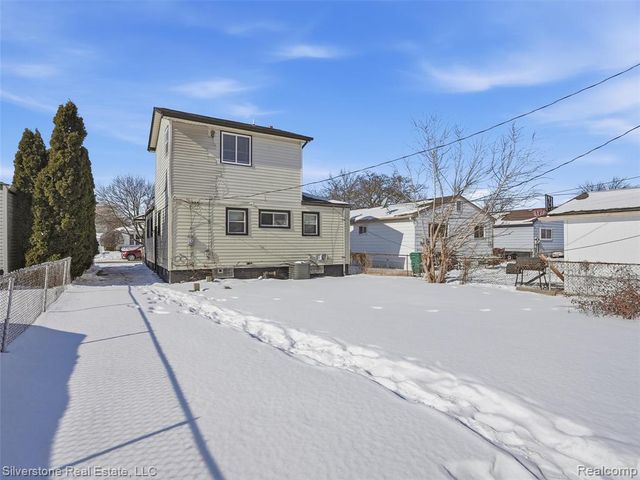 24614 Tuscany Avenue, Eastpointe, MI 48021