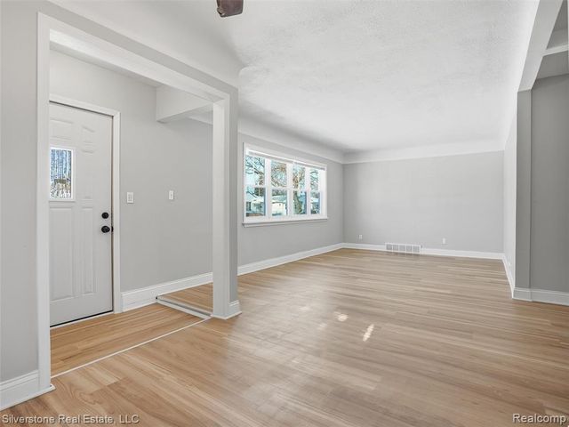 24614 Tuscany Avenue, Eastpointe, MI 48021