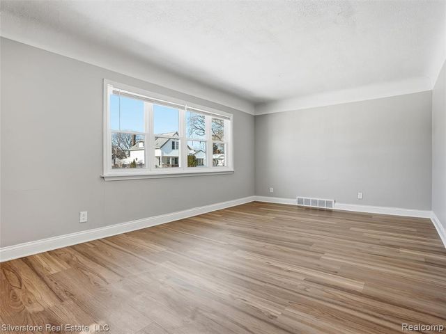 24614 Tuscany Avenue, Eastpointe, MI 48021