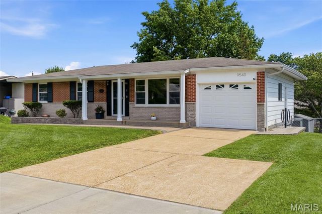 9540 Caravan Drive, Sappington, MO 63126