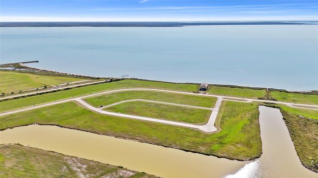 3050 Coastal Springs Loop, Palacios, TX 77465