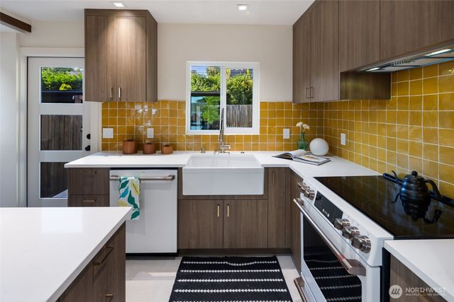 3734 SW Tillman Street, Seattle, WA 98126