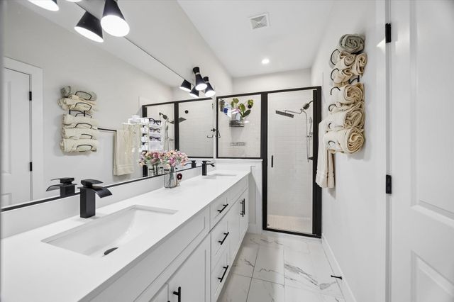 2625 Paul Quinn Street B, Houston, TX 77091