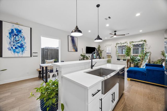 2625 Paul Quinn Street B, Houston, TX 77091