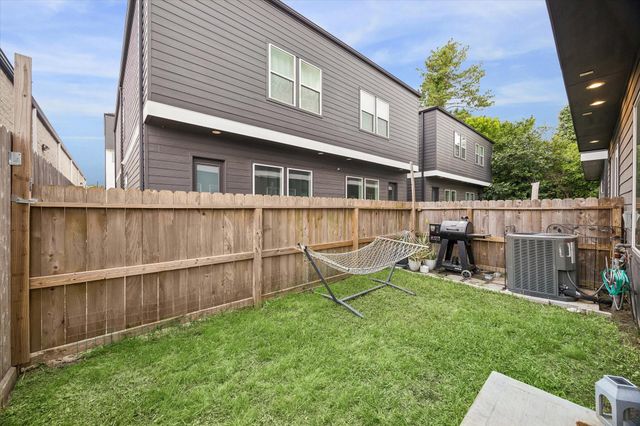 2625 Paul Quinn Street B, Houston, TX 77091