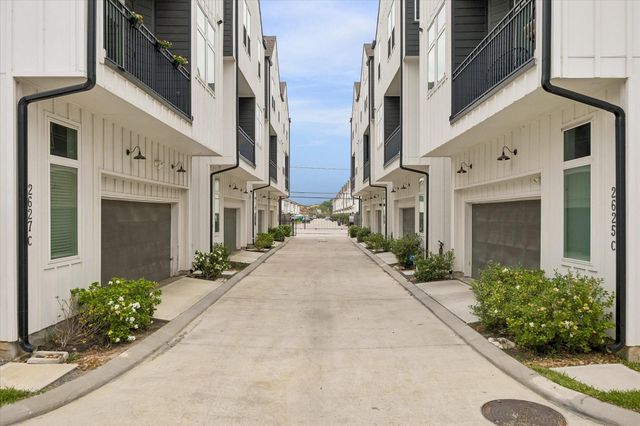 2625 Paul Quinn Street B, Houston, TX 77091